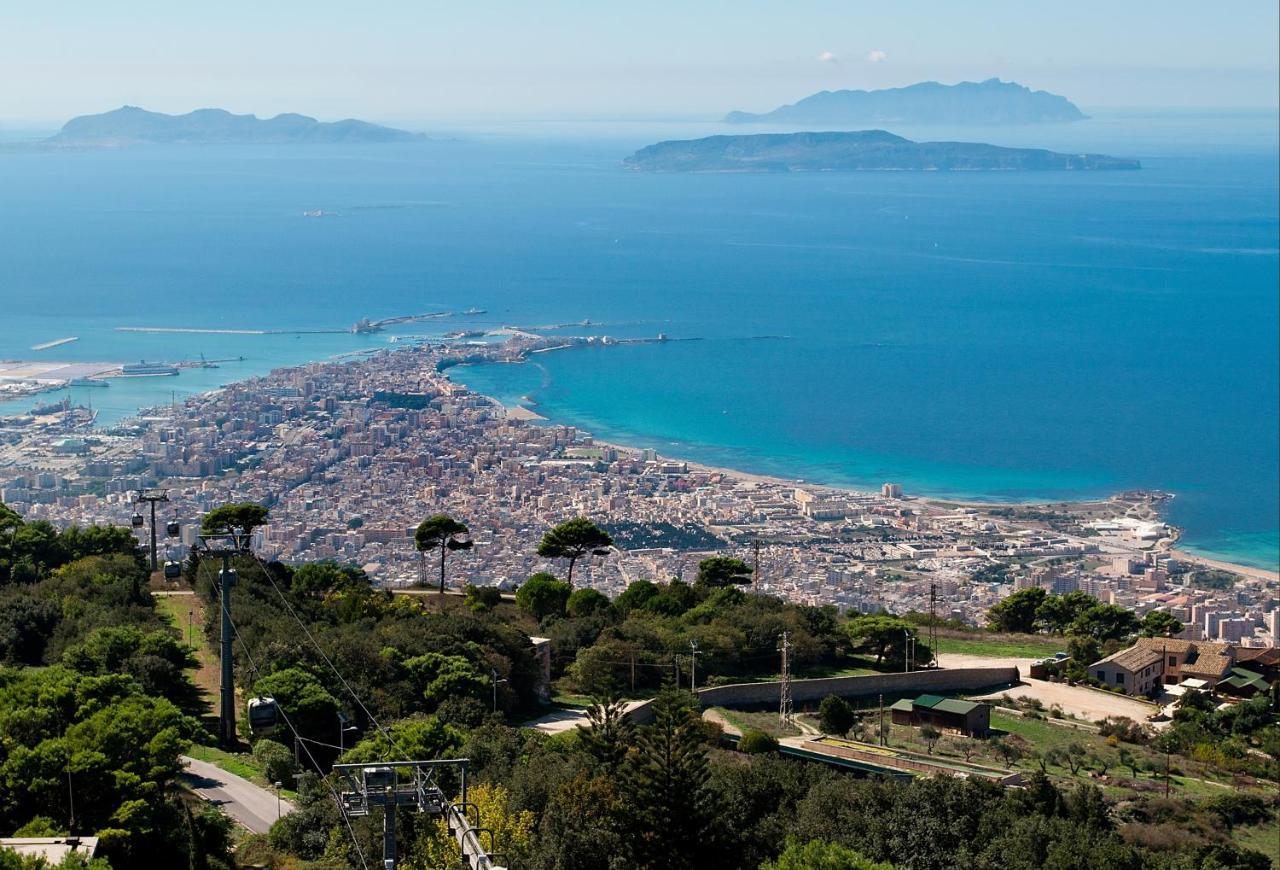 Sole, Mare E Trallalla Rilievo Exteriör bild